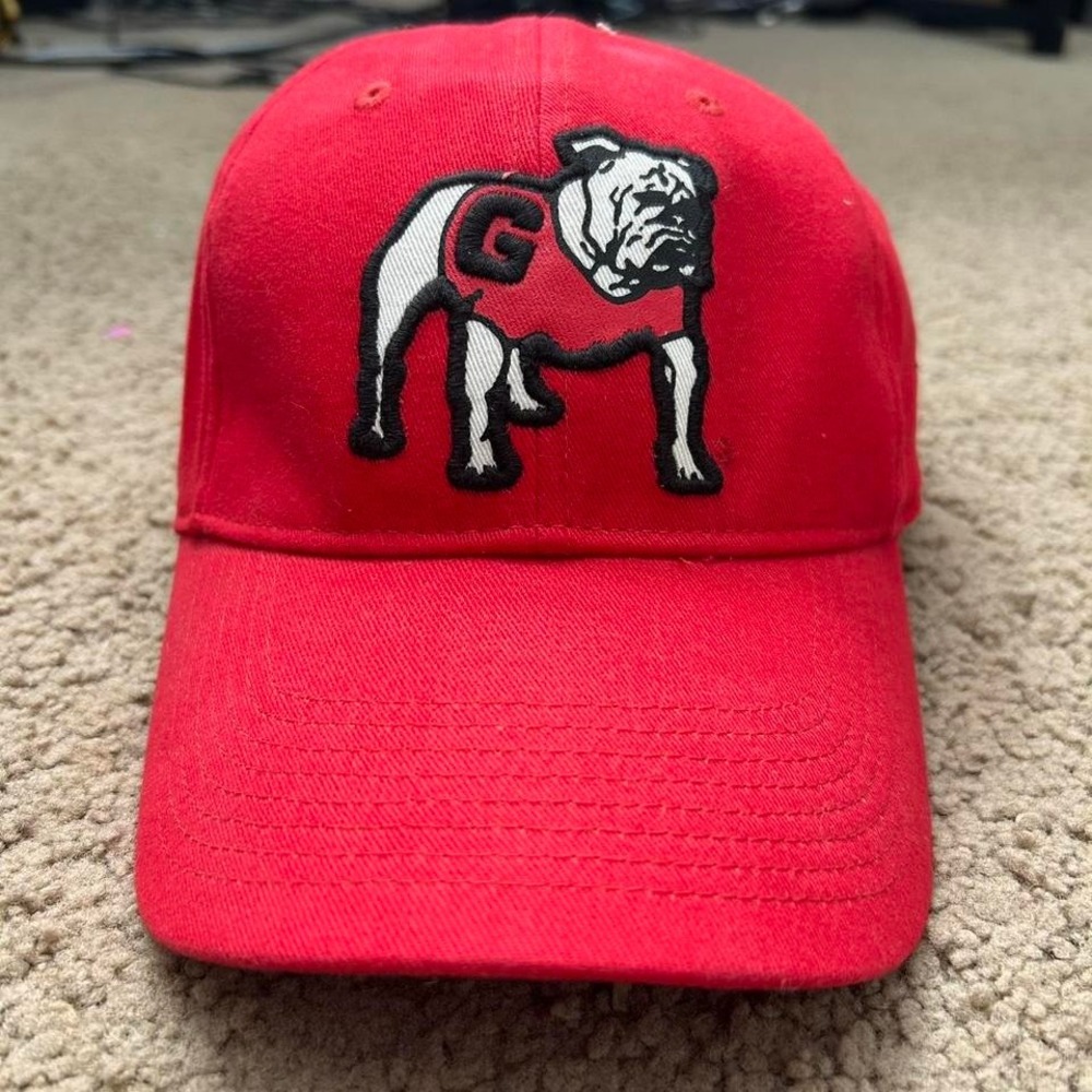 Red and white Georgia Bulldogs cap